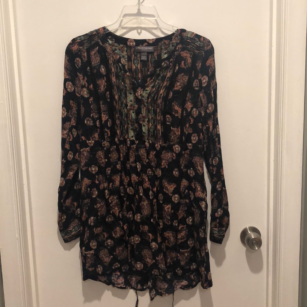 A Pea In the Pod Maternity long sleeve shirt